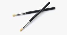 Load image into Gallery viewer, Pro Blending Eyeshadow Brush - FREE SHIP DEALS