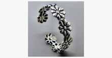 Load image into Gallery viewer, Floral Crown Toe Ring - FREE SHIP DEALS