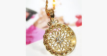 Load image into Gallery viewer, Glass Magnifier Flower Pendant Necklace - FREE SHIP DEALS