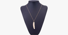 Load image into Gallery viewer, Vintage Feather Necklace - FREE SHIP DEALS