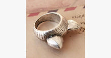 Load image into Gallery viewer, Vintage Kitty Love Ring - FREE SHIP DEALS