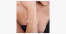 Load image into Gallery viewer, Crystal Daisy Bracelet - FREE SHIP DEALS