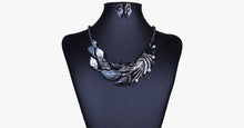 Load image into Gallery viewer, Vintage Peacock Tail Collar Necklace - FREE SHIP DEALS