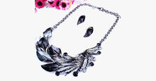Load image into Gallery viewer, Vintage Peacock Tail Collar Necklace - FREE SHIP DEALS