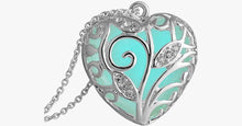Load image into Gallery viewer, Glow In The Dark Heart Necklace - FREE SHIP DEALS