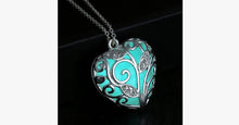 Load image into Gallery viewer, Glow In The Dark Heart Necklace - FREE SHIP DEALS