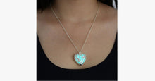 Load image into Gallery viewer, Glow In The Dark Heart Necklace - FREE SHIP DEALS