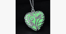 Load image into Gallery viewer, Glow In The Dark Heart Necklace - FREE SHIP DEALS