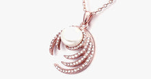 Load image into Gallery viewer, Pearl Diamond Rose Gold Necklace