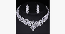 Load image into Gallery viewer, Leaf Choker Necklace Set - FREE SHIP DEALS