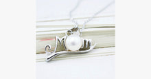Load image into Gallery viewer, Pearl Mom Necklace