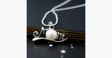 Load image into Gallery viewer, Pearl Mom Necklace