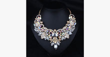 Load image into Gallery viewer, Shine Crystal Flower Necklace