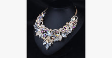 Load image into Gallery viewer, Shine Crystal Flower Necklace
